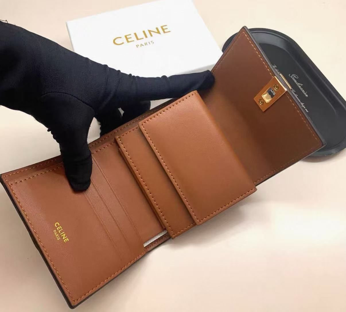 現行 極美品✨セリーヌ セーズ 16 コンパクトウォレット 三つ折り財布