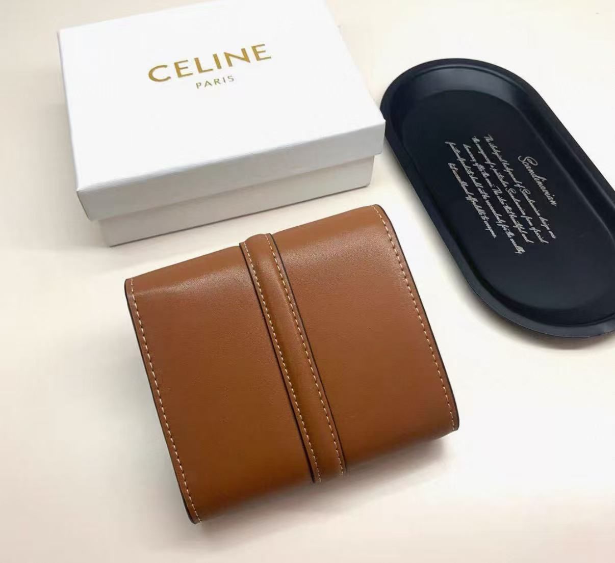 現行 極美品✨セリーヌ セーズ 16 コンパクトウォレット 三つ折り財布 現行 極美品✨セリーヌ セーズ 16 コンパクトウォレット 三つ折り財布