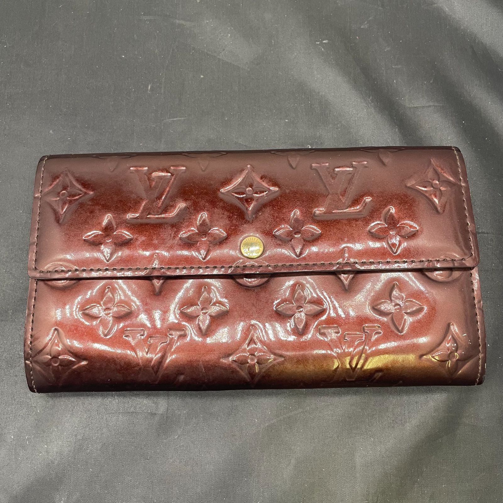【激レア 美品】Lルイヴィトン　モノグラム　ヴェルニ　ポルトフォイユ サラ　赤系 激レア 美品】Lルイヴィトン モノグラム ヴェルニ ポルトフォイユ サラ