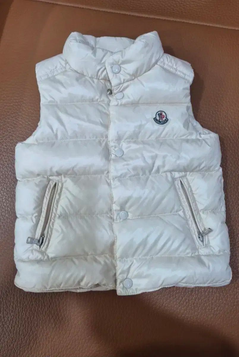 正規品モンクレール キッズ 軽量 ダウン ベスト アイボリー 24ヶ月