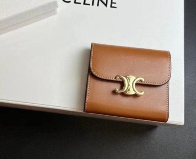 CELINE ブラウン 三つ折り財布 CELINE セリーヌ 三つ折り財布 Fine Strap Wallet ファイン ストラップ