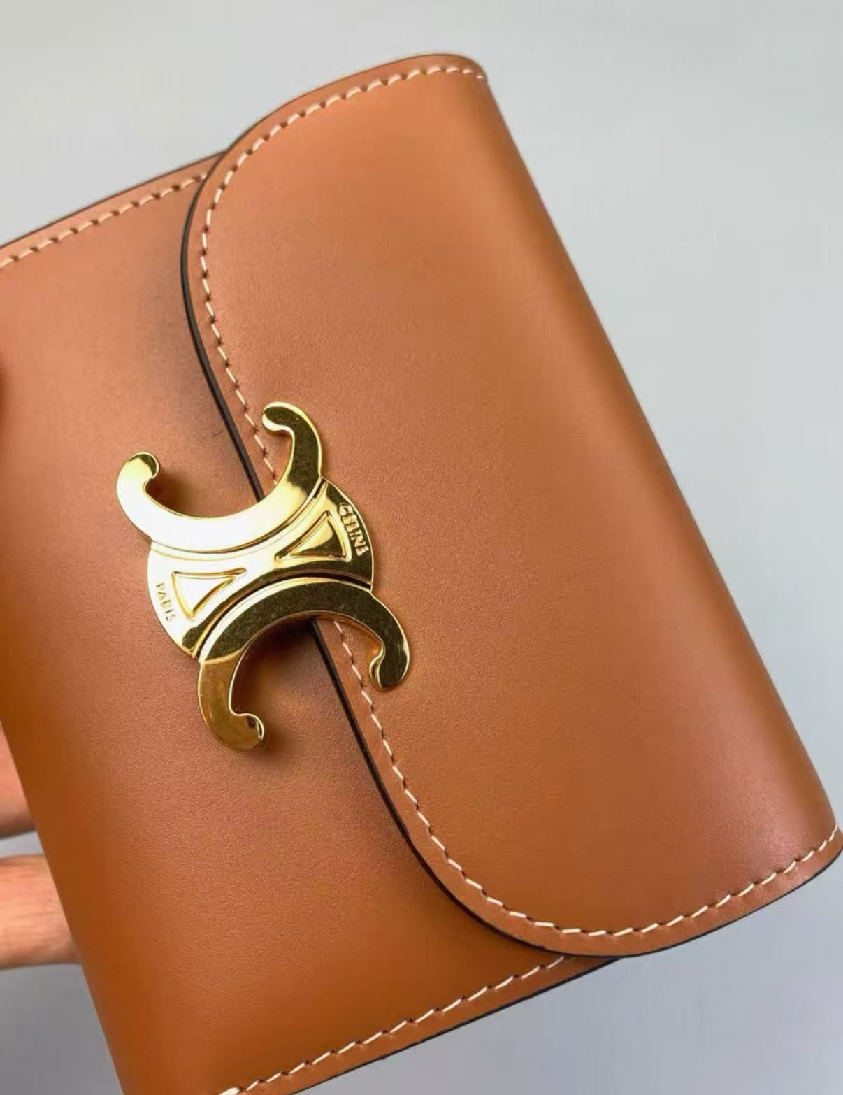 CELINE ブラウン 三つ折り財布 新品 CELINE ブラウン レディース 三つ折り財布 - メルカリ