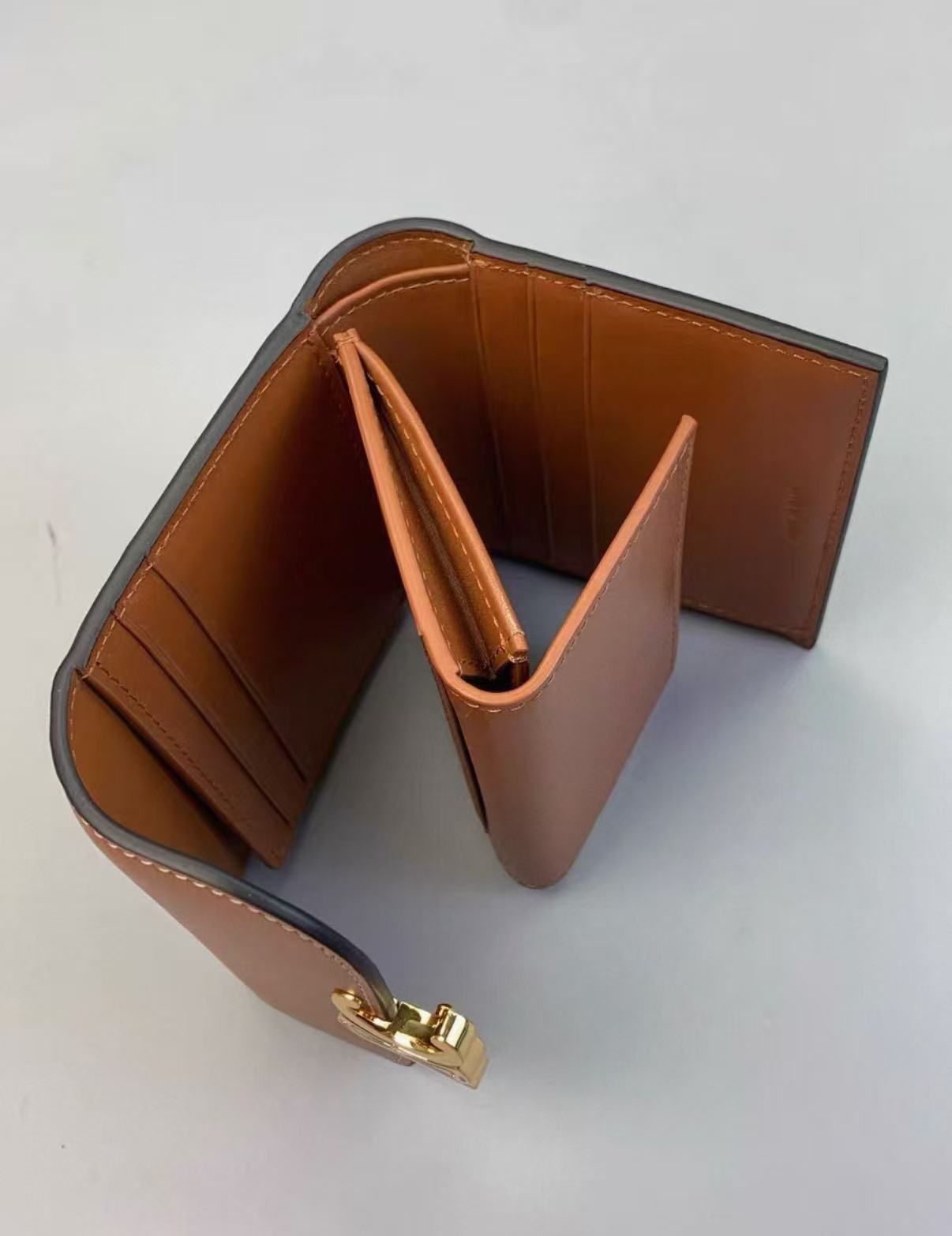 CELINE ブラウン 三つ折り財布 CELINE セリーヌ 三つ折り財布 Fine Strap Wallet ファイン ストラップ