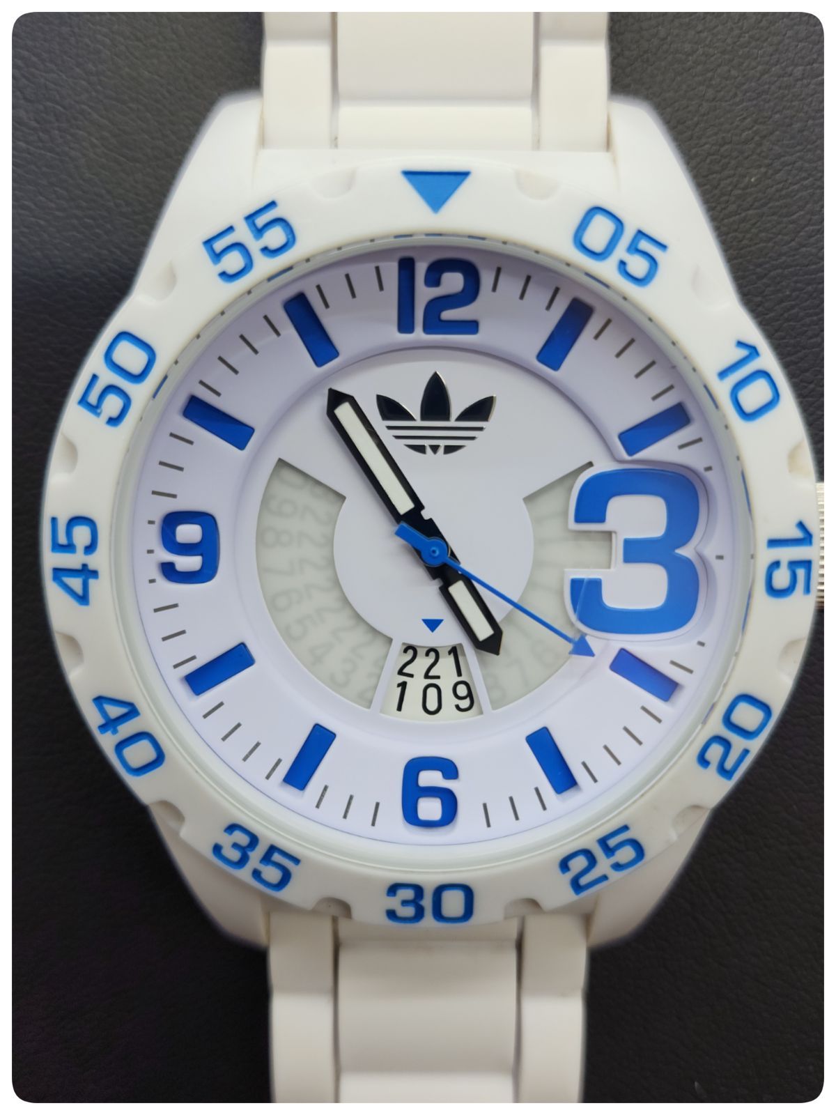 電池交換済み】adidas アディダス ニューバーグ デイト ホワイト 