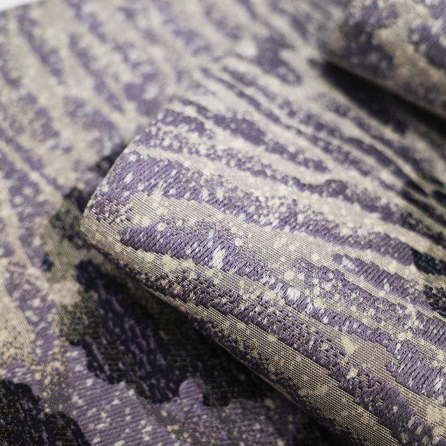 新古品】 袋帯 未使用 正絹 京都 西陣 全通 染め帯 染帯 金通し 黒 紫