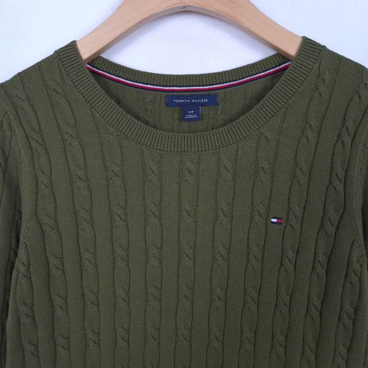 トミーヒルフィガー　ケーブルニットセーター カーキ 新品タグ付き トミーヒルフィガー ケーブルニットセーター カーキ 新品タグ付き 楽天