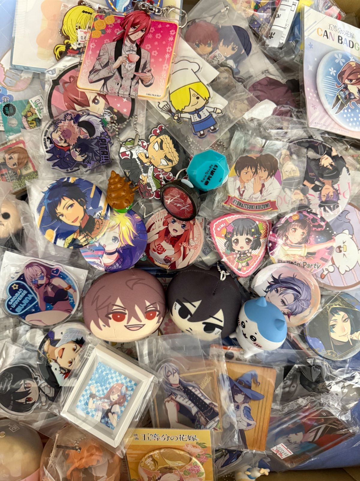 大特価！ アニメグッズ等 缶バッジ キーホルダー クリアファイル