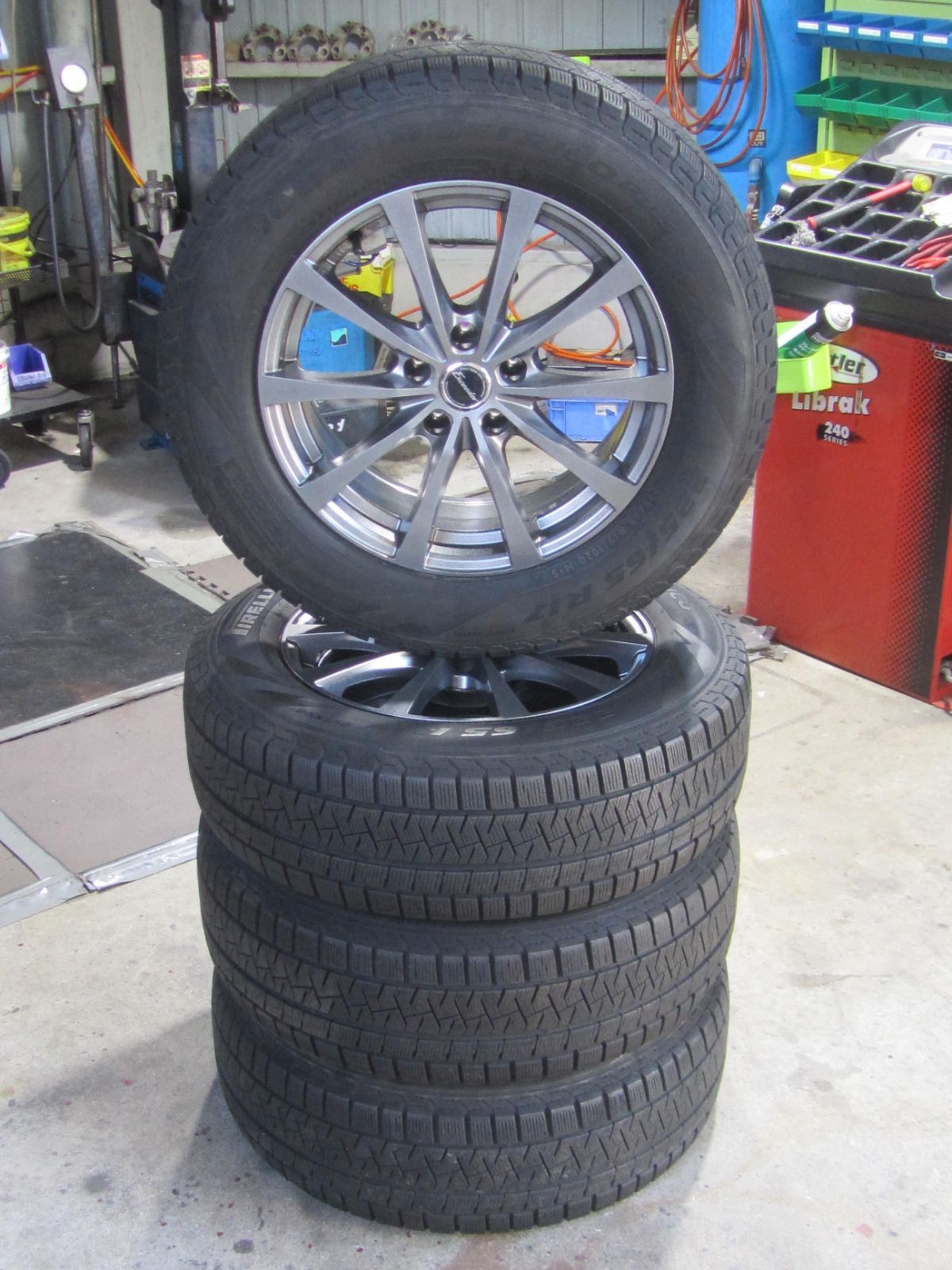 SUV車用】225/65R17 スタッドレス ピレリ アイスアシンメトリコ RAV4