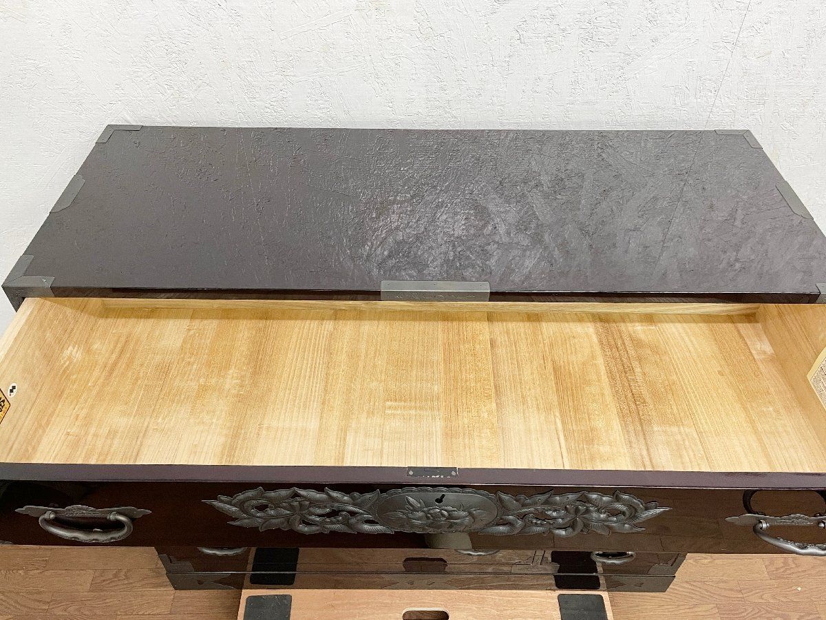 B099 仙台箪笥　鍵有り　傷あり　仙台民藝箪笥 漆塗り 鏡面仕上げ  欅産業 仙台箪笥 両開コンソール KC-131 拭き漆塗り