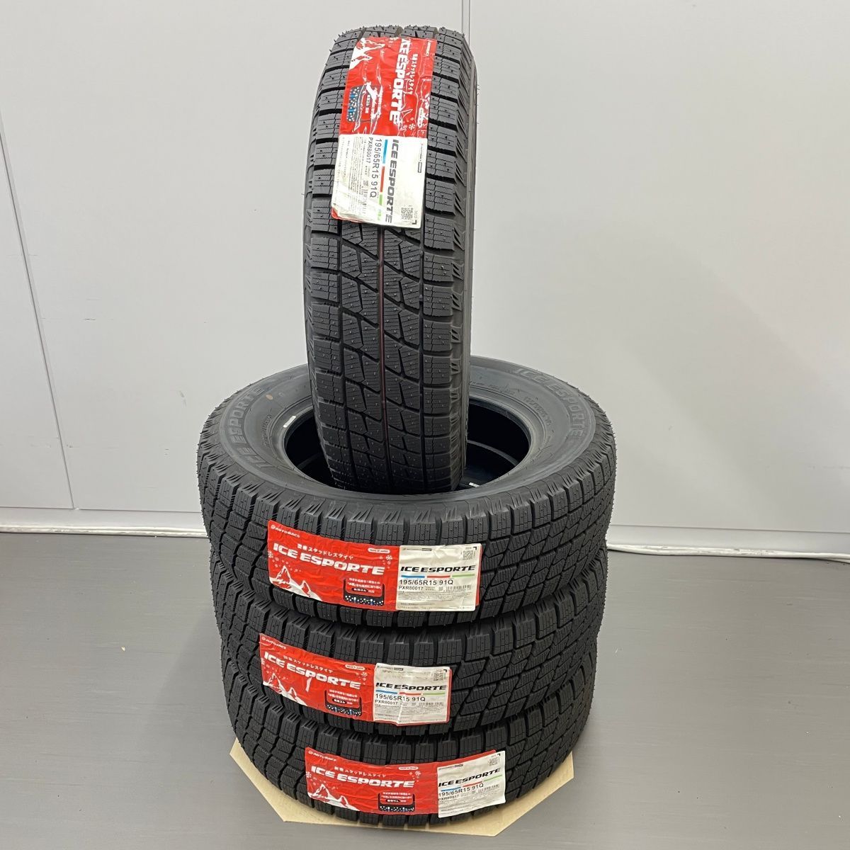 スタッドレスタイヤ 4本 195/65R15 91Q 15インチ トーヨー ウインター 