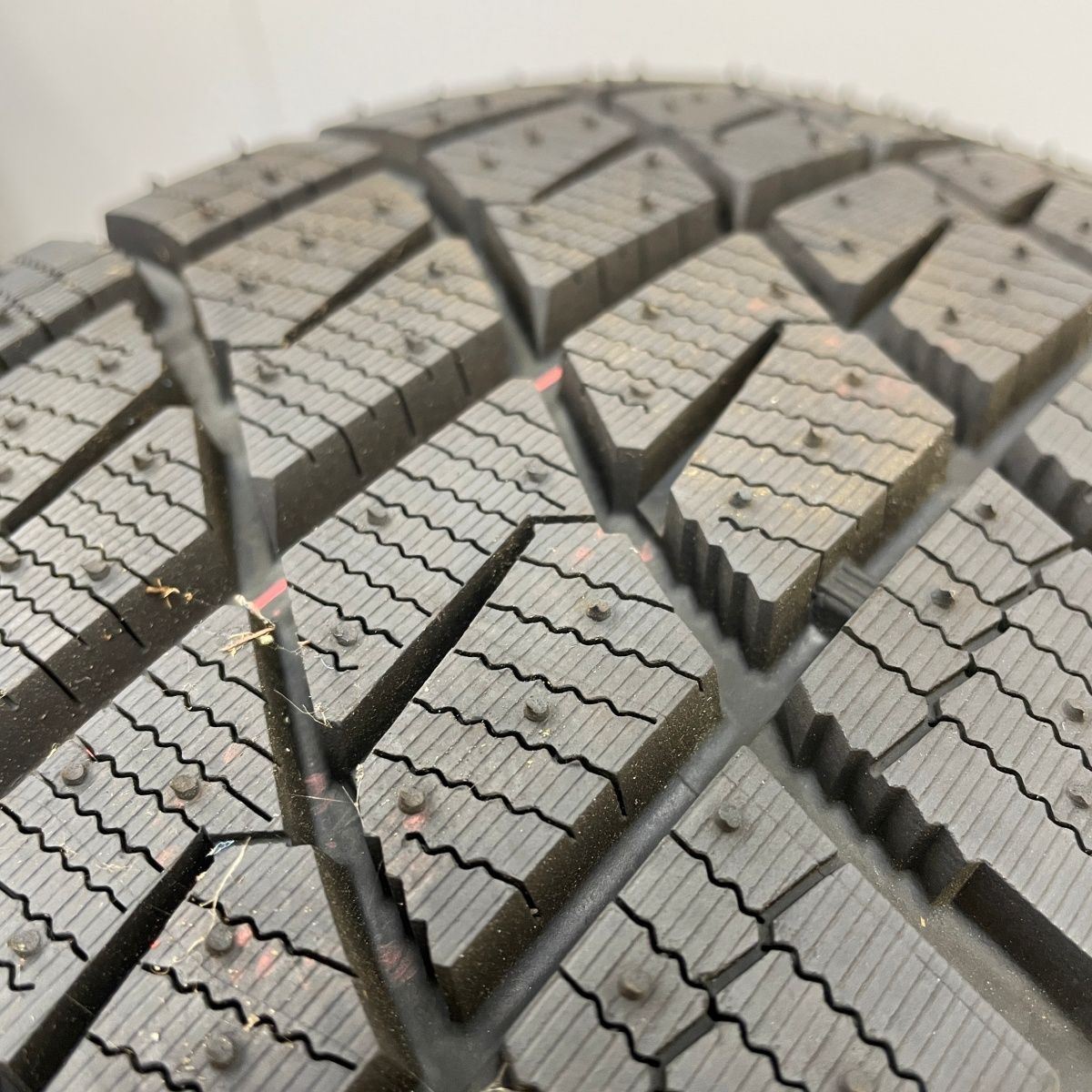 195/65R15 91Q スタッドレスタイヤ 2022〜2023年製造 アイスエスポルテ