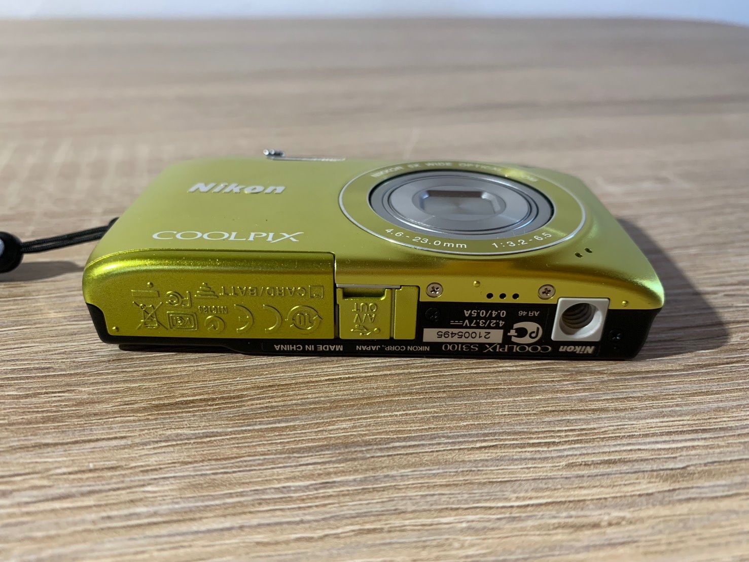 Nikon Coolpix S3100 黄色 コンパクトデジタルカメラ充電器付き Nikon Coolpix S3100 黄色 コンパクトデジタルカメラ充電器付き