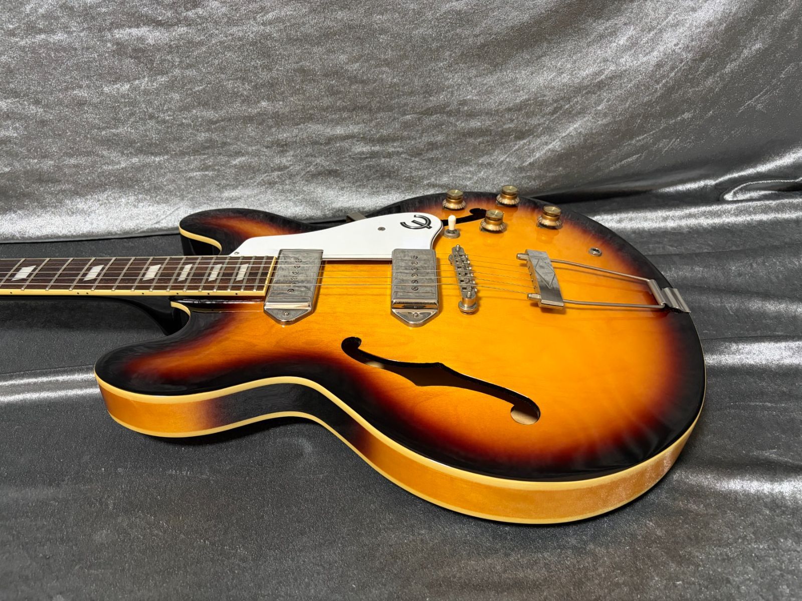 ★美品 2022年製 Epiphone CASINO カジノ セミアコ定番の名器 楽天市場】Epiphone Casino w/Premium GigBag 新品 ナチュラル