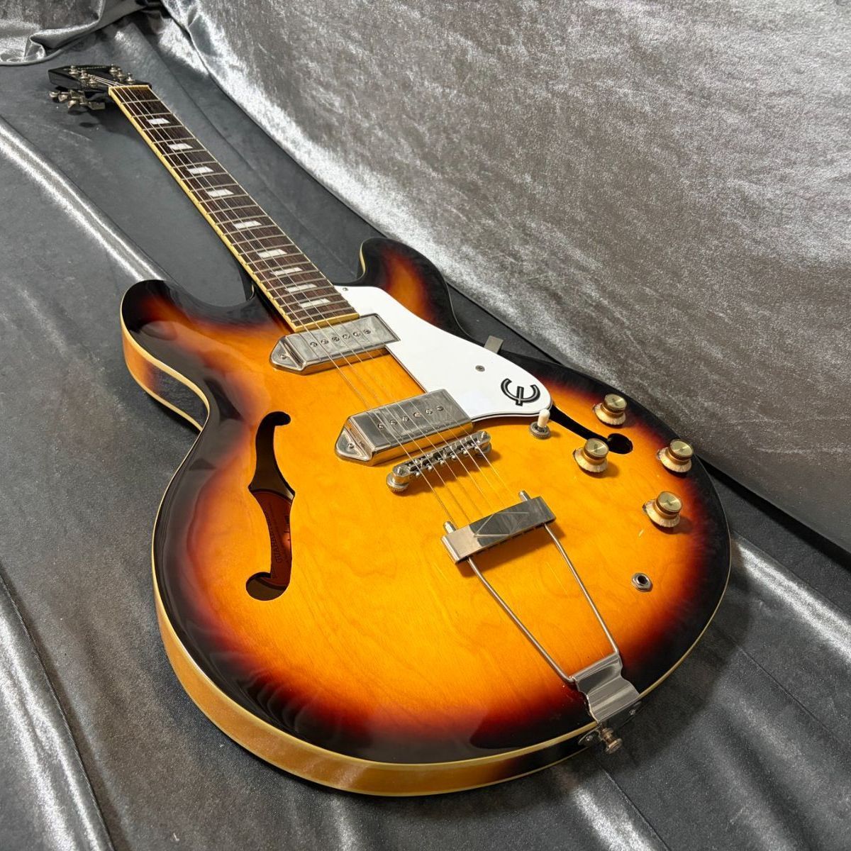 美品 2022年製 Epiphone CASINO カジノ セミアコ定番の名器 Epiphone Casino Natural エレキギター フルアコ カジノ エピフォン