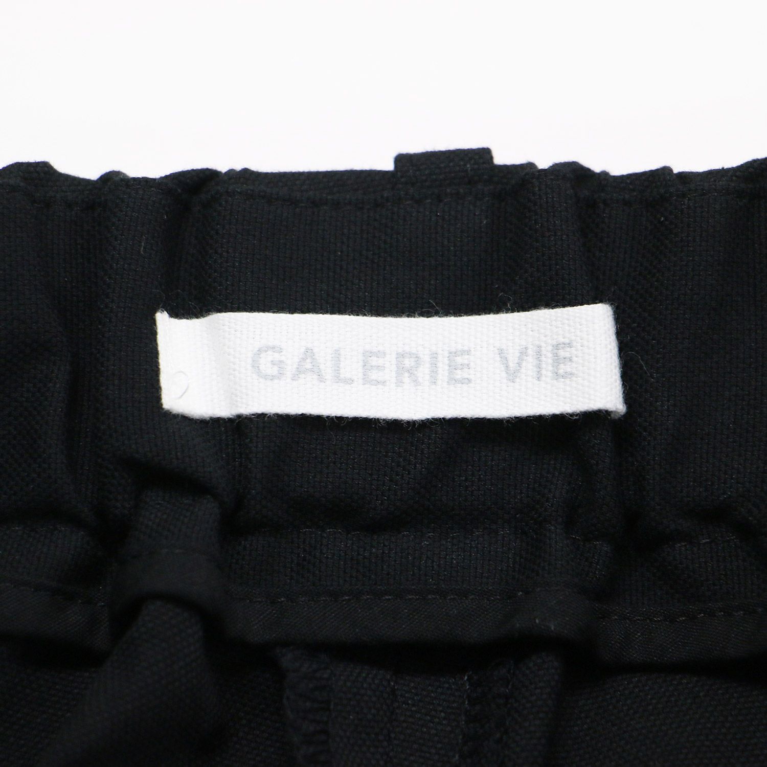 GALERIE VIE ギャルリー ヴィー パンツ ブラック 32(5号) | 24春夏 コットンオックスストレッチ マリンパンツ / チノパンツ | アンクル丈 セミワイド パッチポケット ウエストゴム | ボトムス ズボン【レディース】【中古】【K4640】 GALERIE VIE ギャルリー ヴィー パンツ ブラック 32(5号) | 24春夏