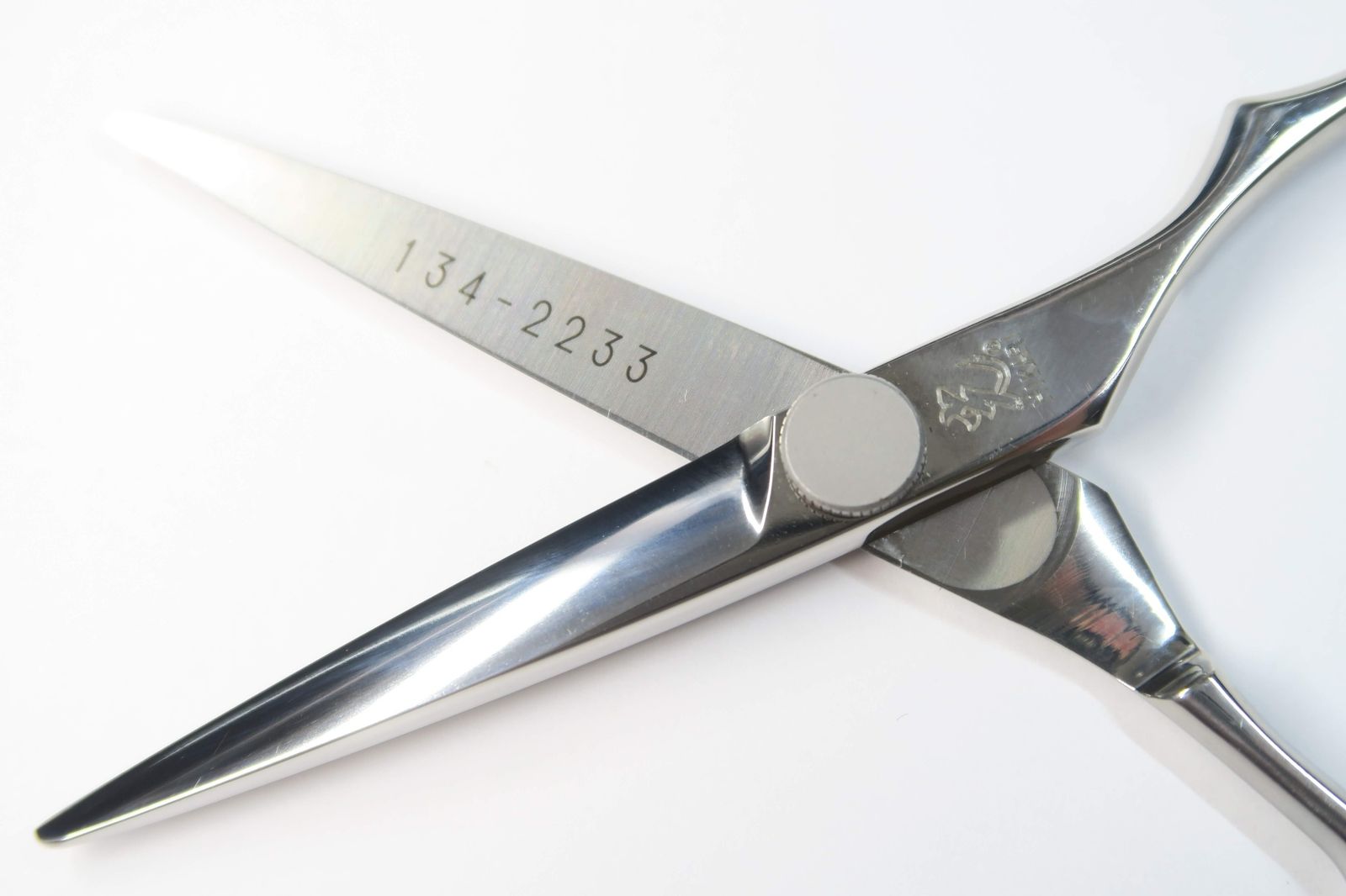 【光シザー HIKARI ヒカリ】 K シザー 美容師・理容師 右利き Bランク【光シザー HIKARI ヒカリ】 E-2 シザー 美容師・理容師 5.3