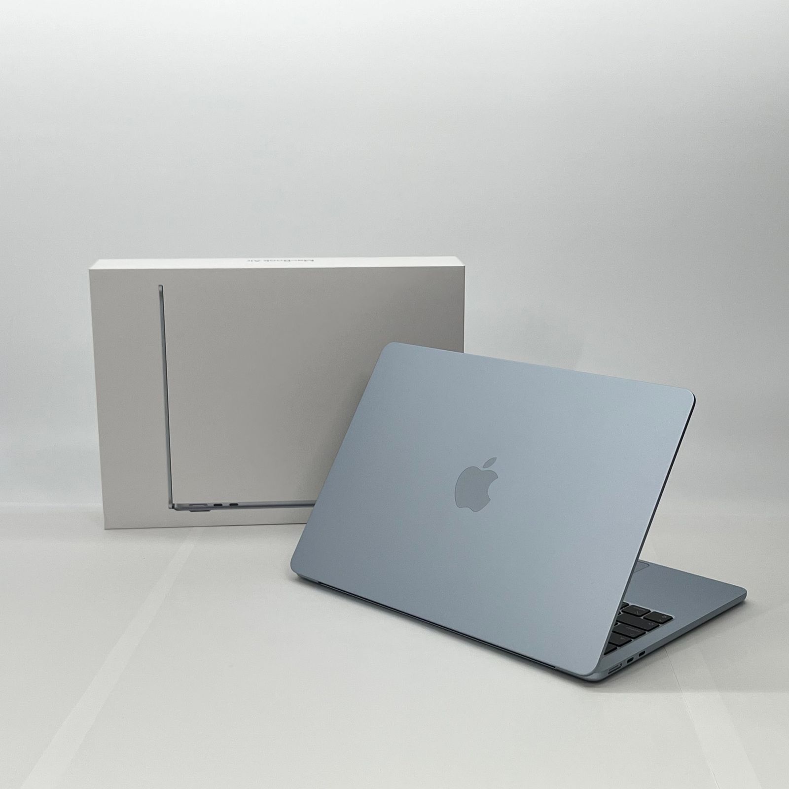 美品 新品同様 MacBook Air 13.6インチ M4 16GB 512GB Liquid Retina