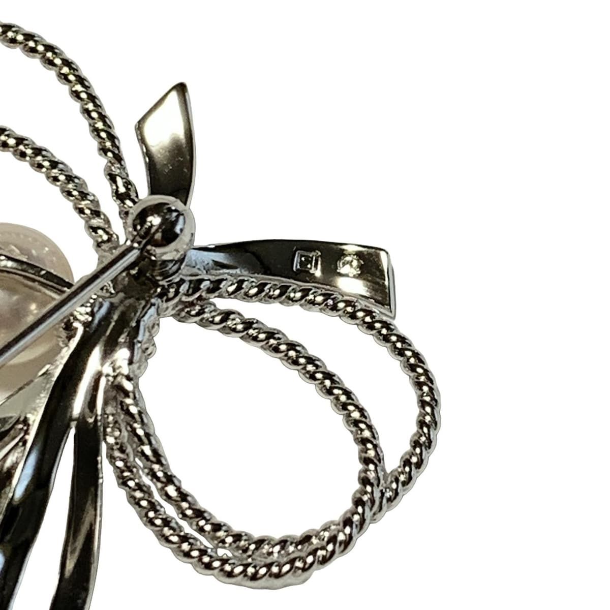 mikimoto(ミキモト) ブローチ - シルバー×白 - メルカリ