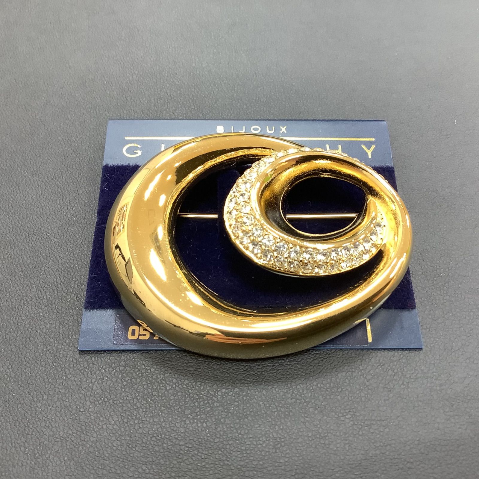 D1750 ジバンシー ラインストーン ゴールド ブローチ - メルカリ