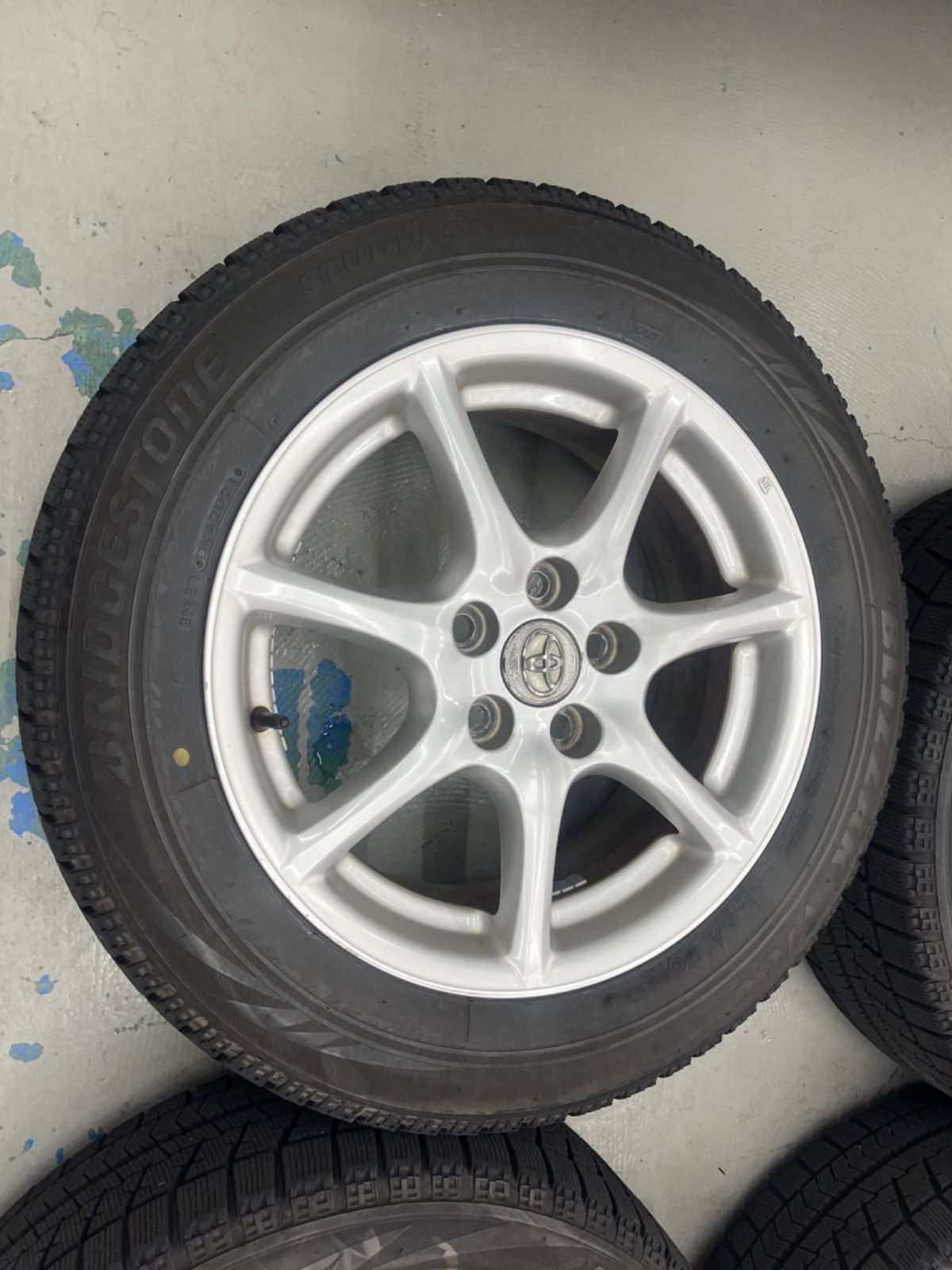 ボブ④ エスティマ 純正アルミ 215/60R17 24年製スタッドレス ボブ② エスティマ 純正アルミ 215/60R17 24年製スタッドレス ボブ様