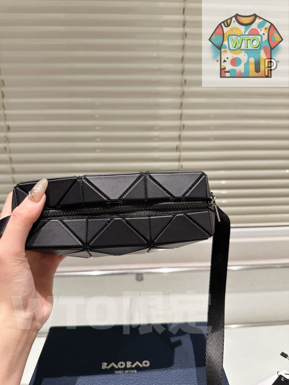 今日特価】Issey Miyake イッセイ・ミヤケ カメラバッグ レーザー加工