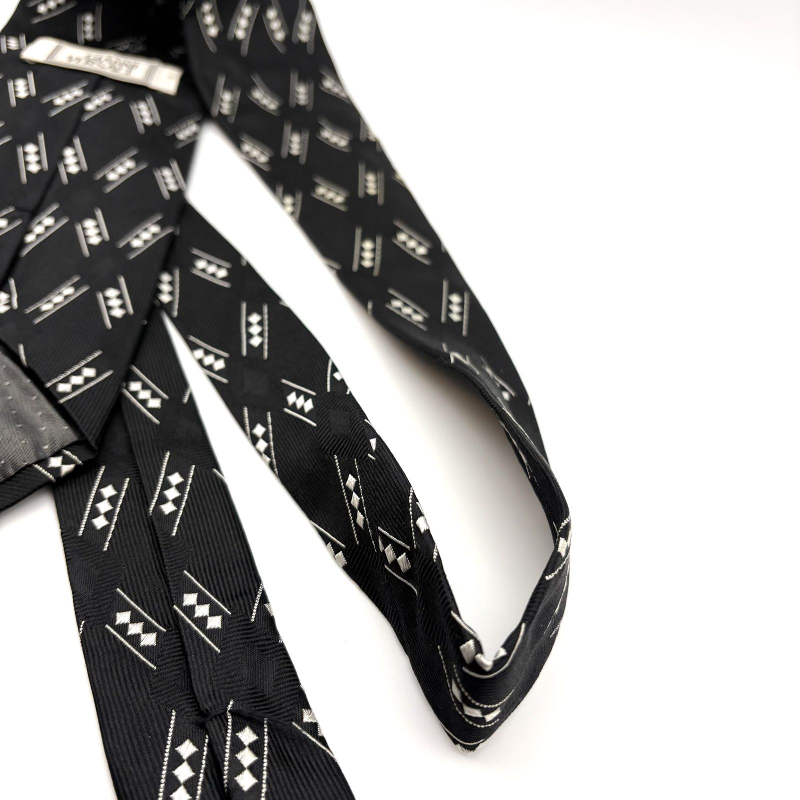 新品タグ付　ジャンニヴェルサーチ ジャケット （アルマーニのネクタイ付） 新品タグ付 ジャンニヴェルサーチ ジャケット （アルマーニのネクタイ