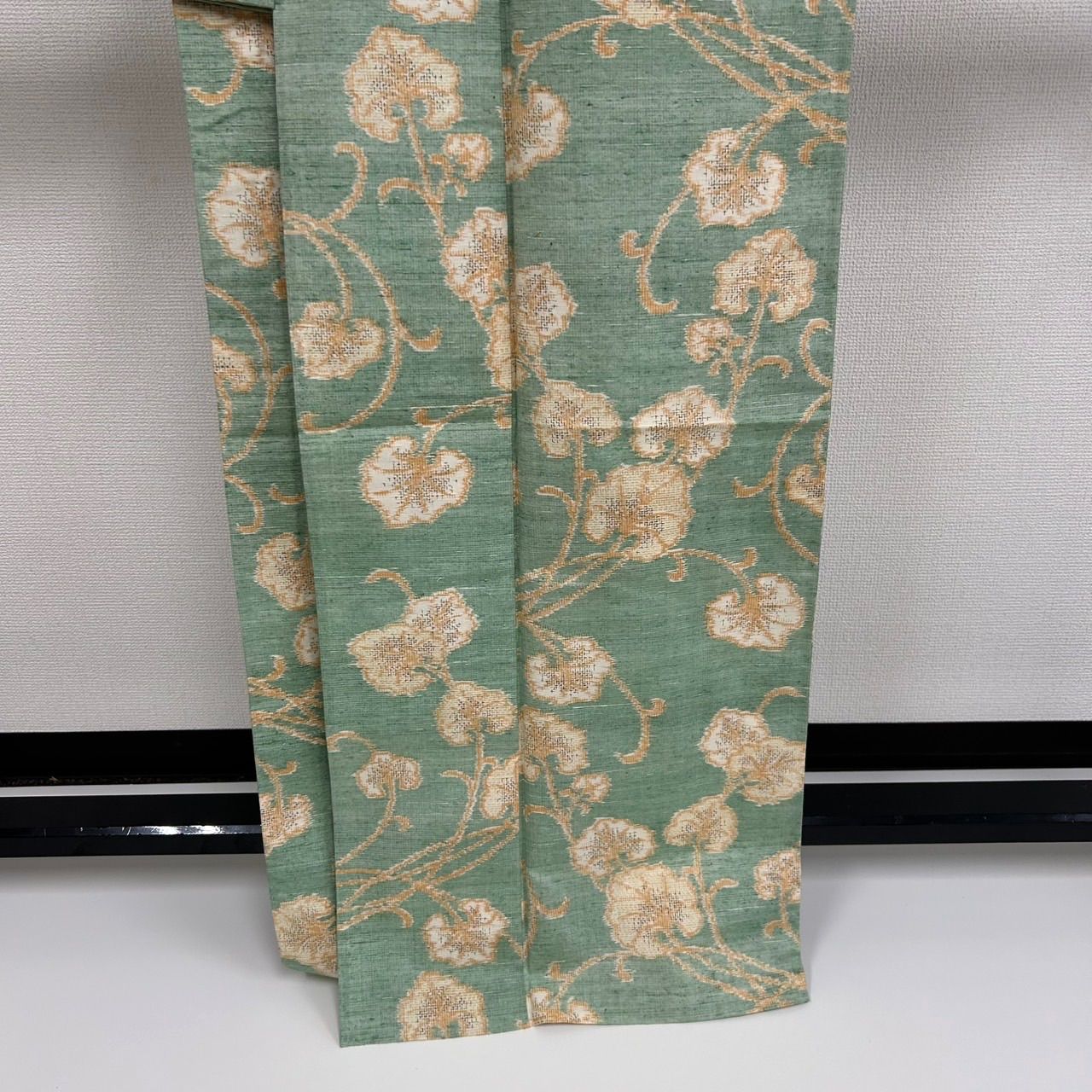 十日町紬 単衣 唐草模様 裄66.5 素敵な絣柄 正絹 着物 MK-1358 - メルカリ