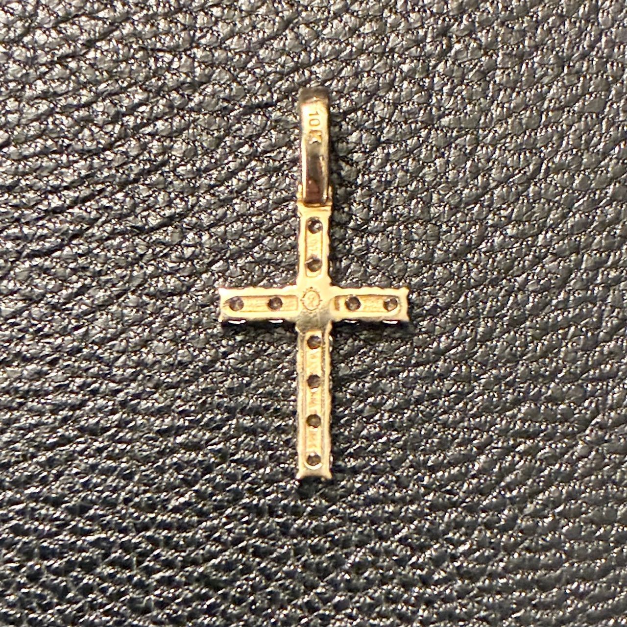 AVALANCHE クロス型ペンダント 10K AVALANCHE (アヴァランチ) 10K クロス 十字架 ペンダント トップ