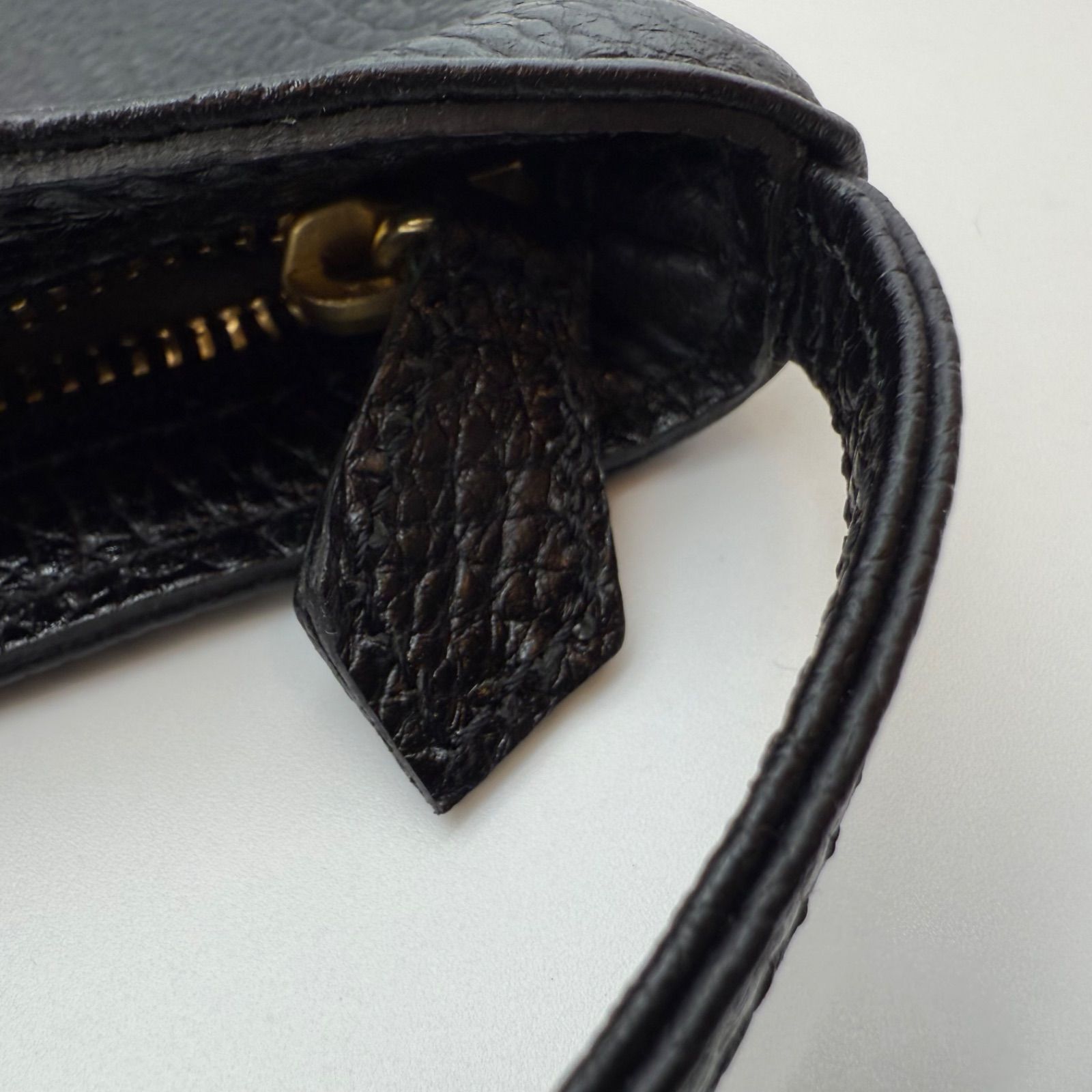 ほぼ未使用✨HushTug ハッシュタグ サコッシュ ショルダーバッグ 本革 