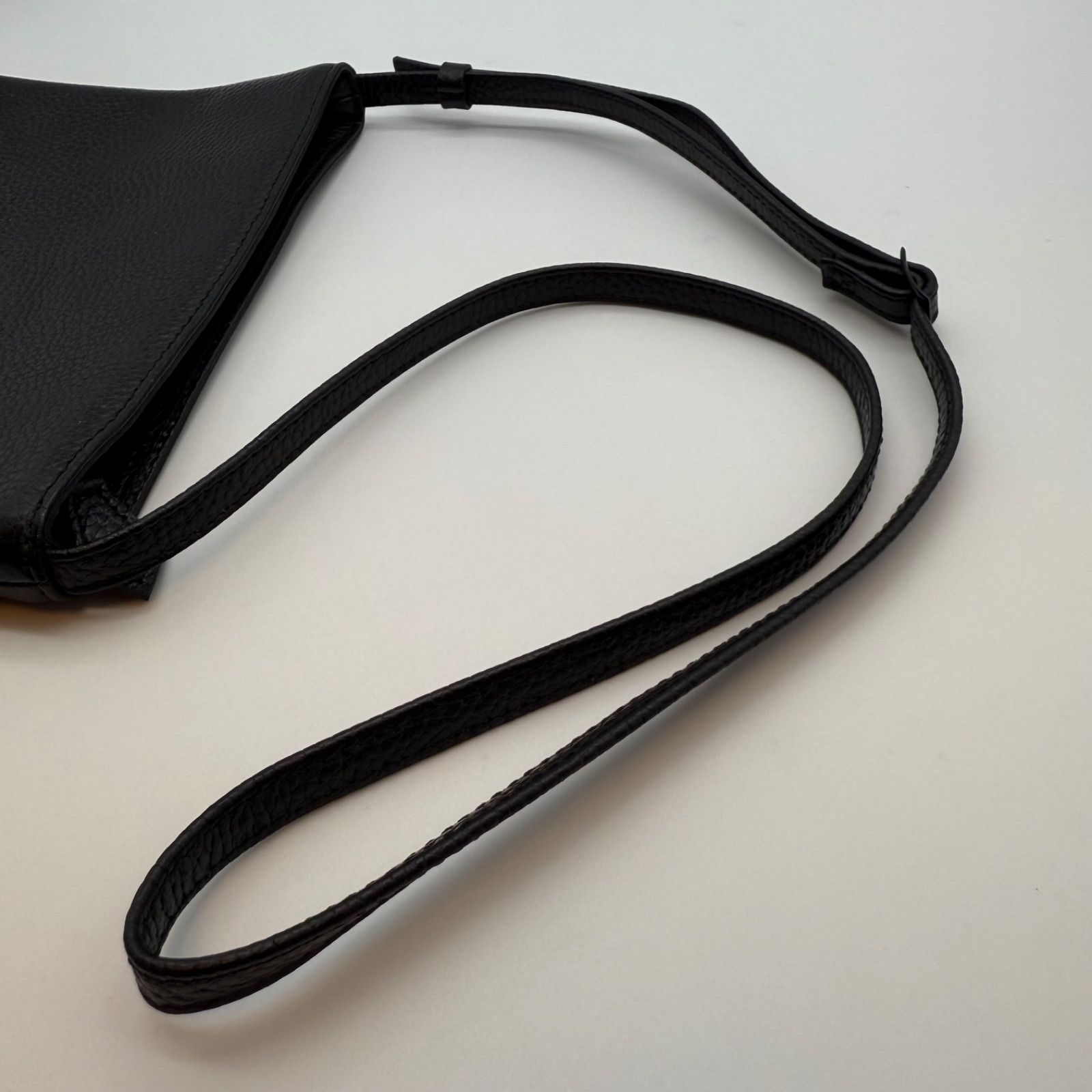 ほぼ未使用✨HushTug ハッシュタグ サコッシュ ショルダーバッグ 本革 