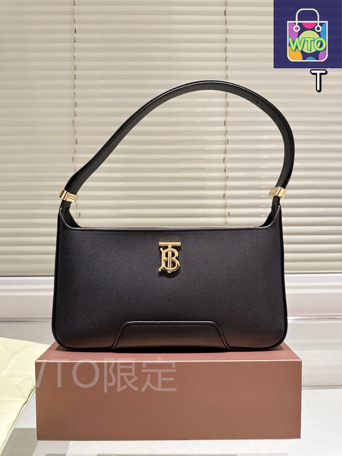今日特価】Burberry TB バッグ 28cm フォールドギフトボックス付