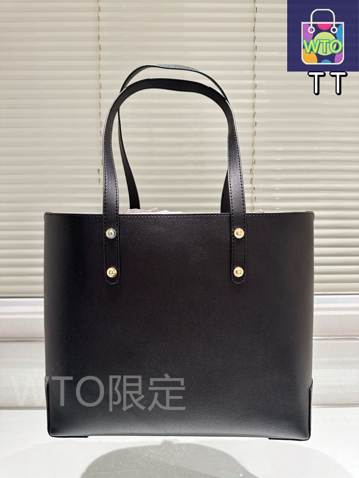 今日特価】Burberry エンボスバッジ レザートートバッグ 35×29×12cm