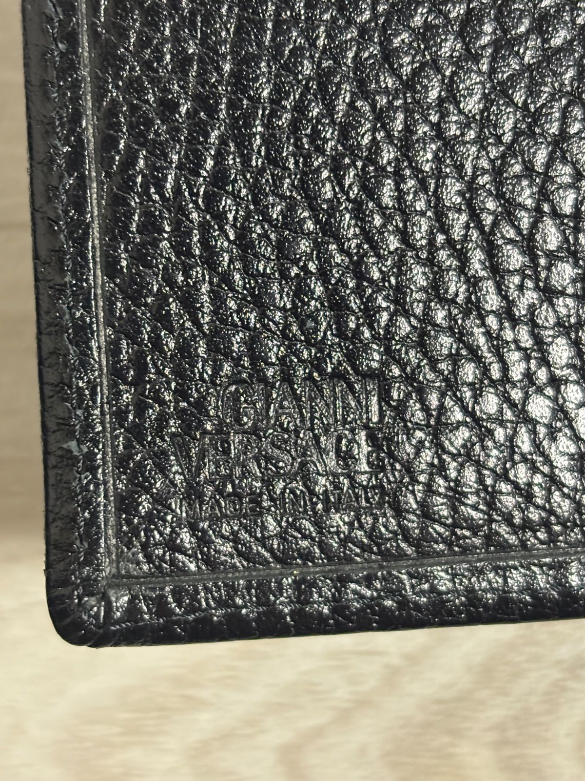 美品 GIANNI VERSACE ジャンニヴェルサーチ レザー ブラック 大きめ