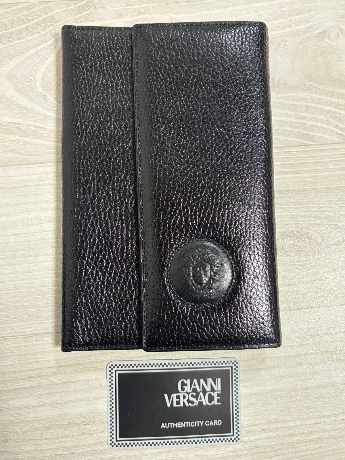 未使用品✨GIANNI VERSACE ジャンニヴェルサーチ　折財布　メデューサ 美品 GIANNI VERSACE ジャンニヴェルサーチ レザー ブラック 大きめ