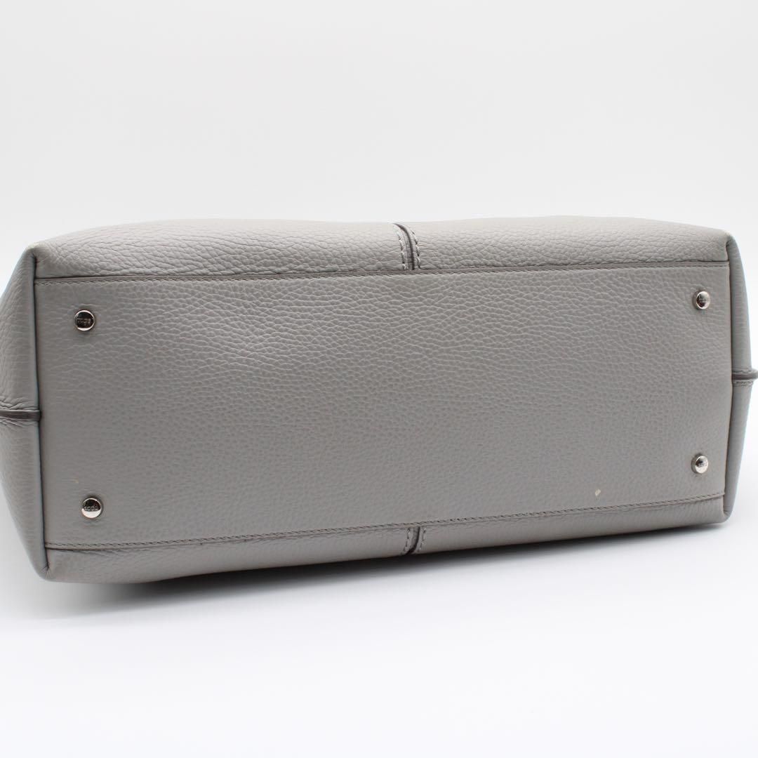 【美品】トッズ ビジネスバッグ 2way レザー A4可能 レザー グレー 美品】トッズ ビジネスバッグ 2way レザー A4可能 レザー グレー 美品
