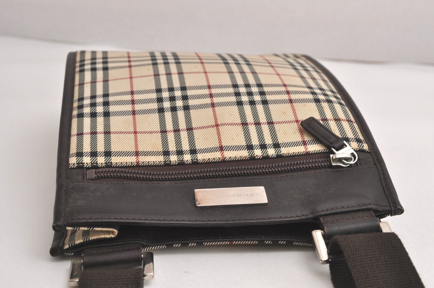 FENDI》 フェンディ カールラガーフェルド スタッズクラッチバッグ