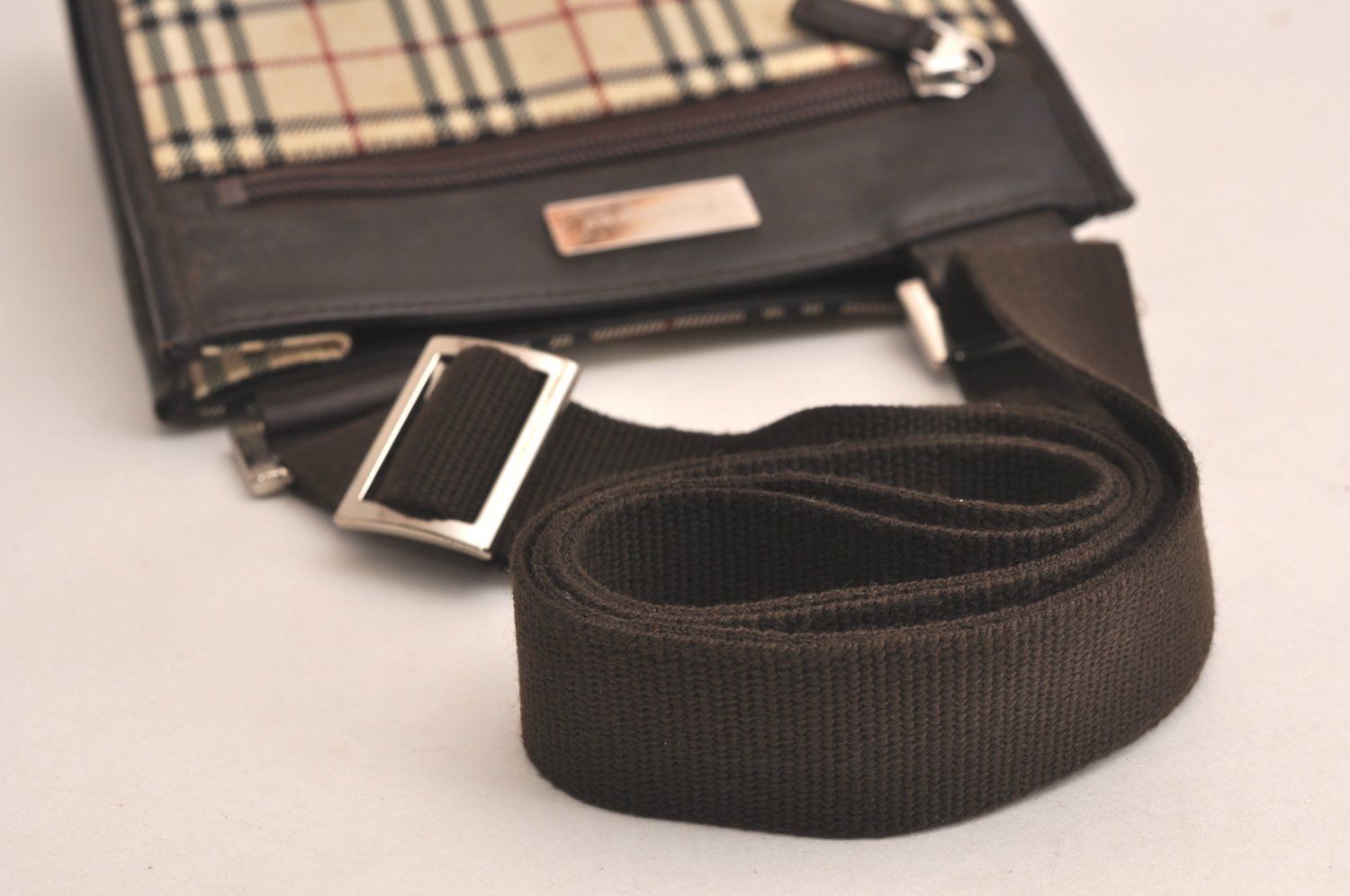 FENDI》 フェンディ カールラガーフェルド スタッズクラッチバッグ