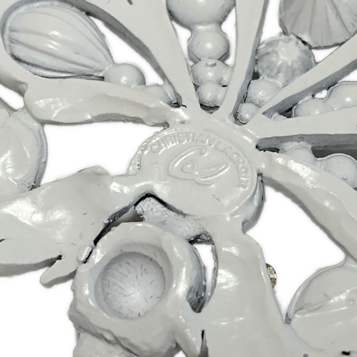 Christian Lacroix(クリスチャンラクロワ) ブローチ - 白×クリア