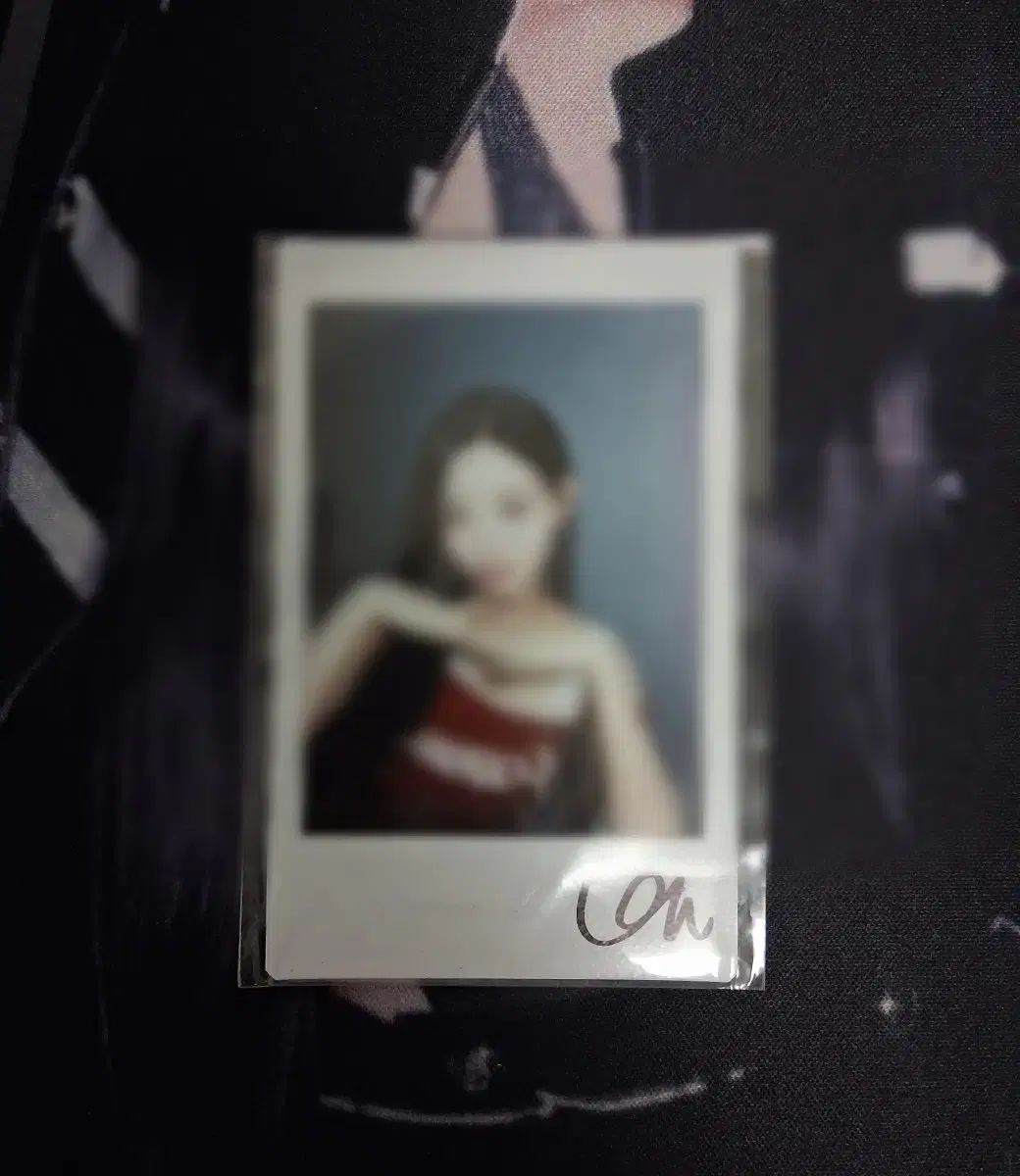 tripleS 直筆サイン入り ポラロイド ハヨン チェウォン ヘリン チェヨン tripleS チェヨン サイン入り チェキ ポラロイド 出品 - メルカリ