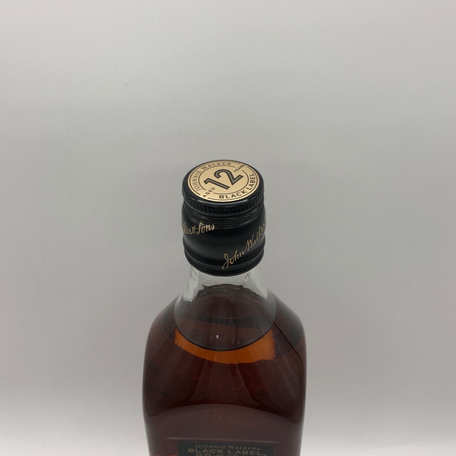 ジョニーウォーカー ブラックラベル 12年 黒キャップ 700ml 【D2