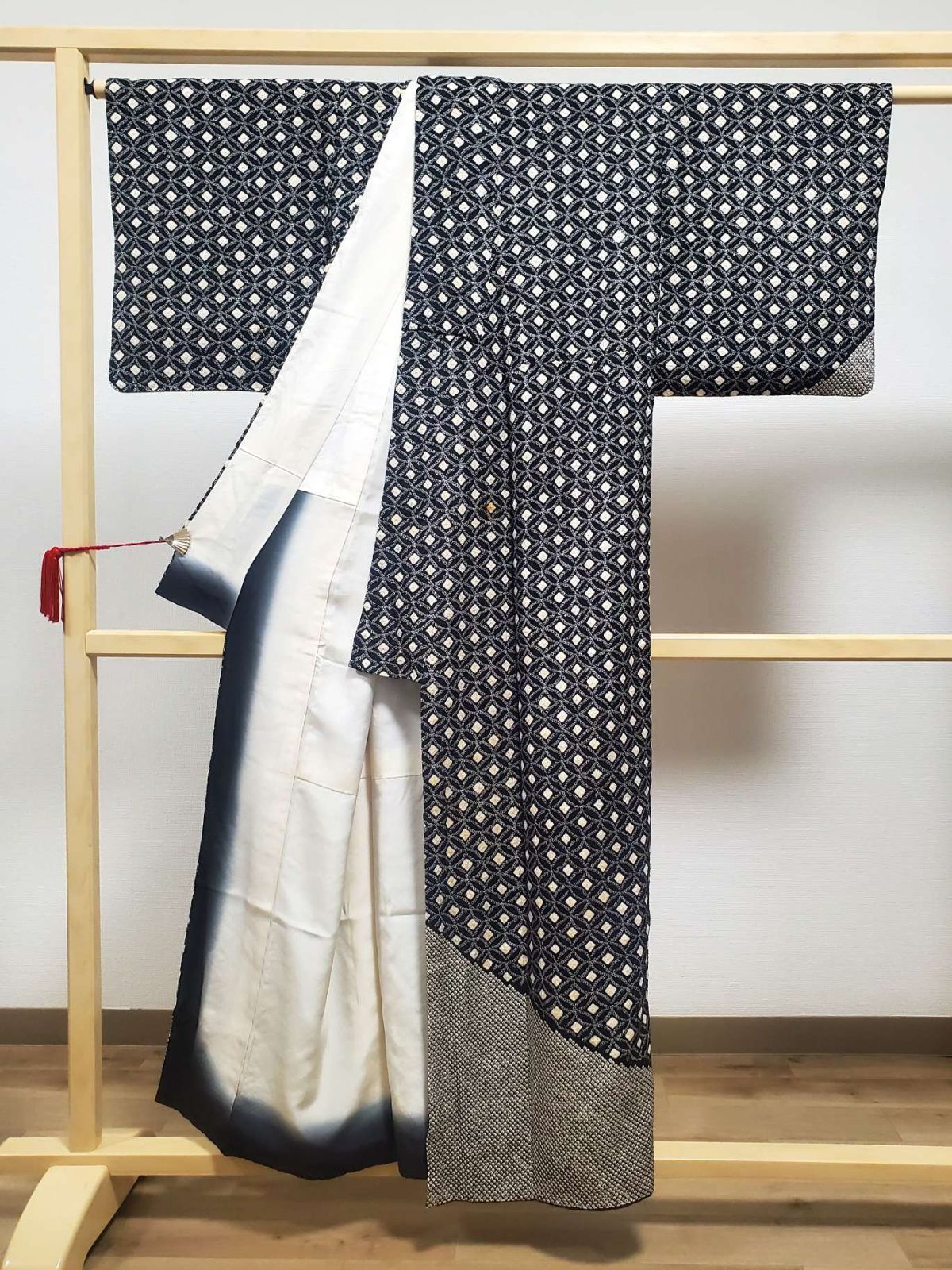 B 着物くつろぎ 総絞り 七宝模様 白黒 袷 正絹 訪問着 着物