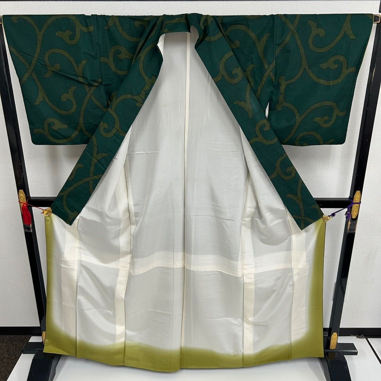 本場大島紬【色大島】格別な存在 正絹 本場大島紬 色大島 一元式 裄66 唐草模様 正絹 着物 MK-1376 - メルカリ