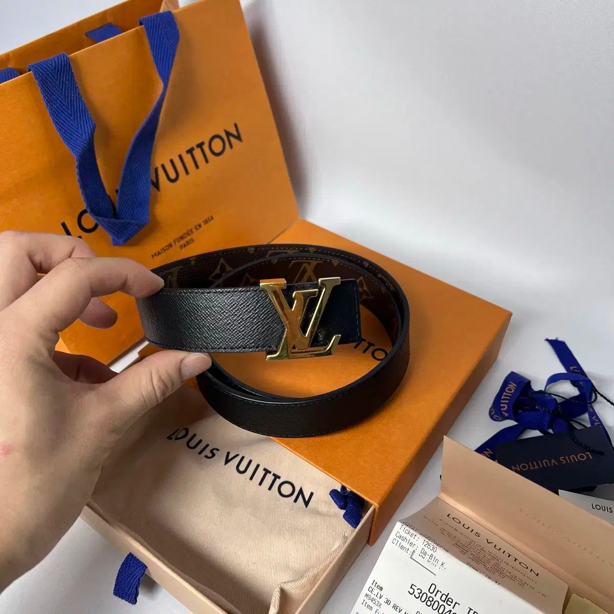 75 Louis Vuitton LVイニシャル リバーシブル モノグラム ゴールド