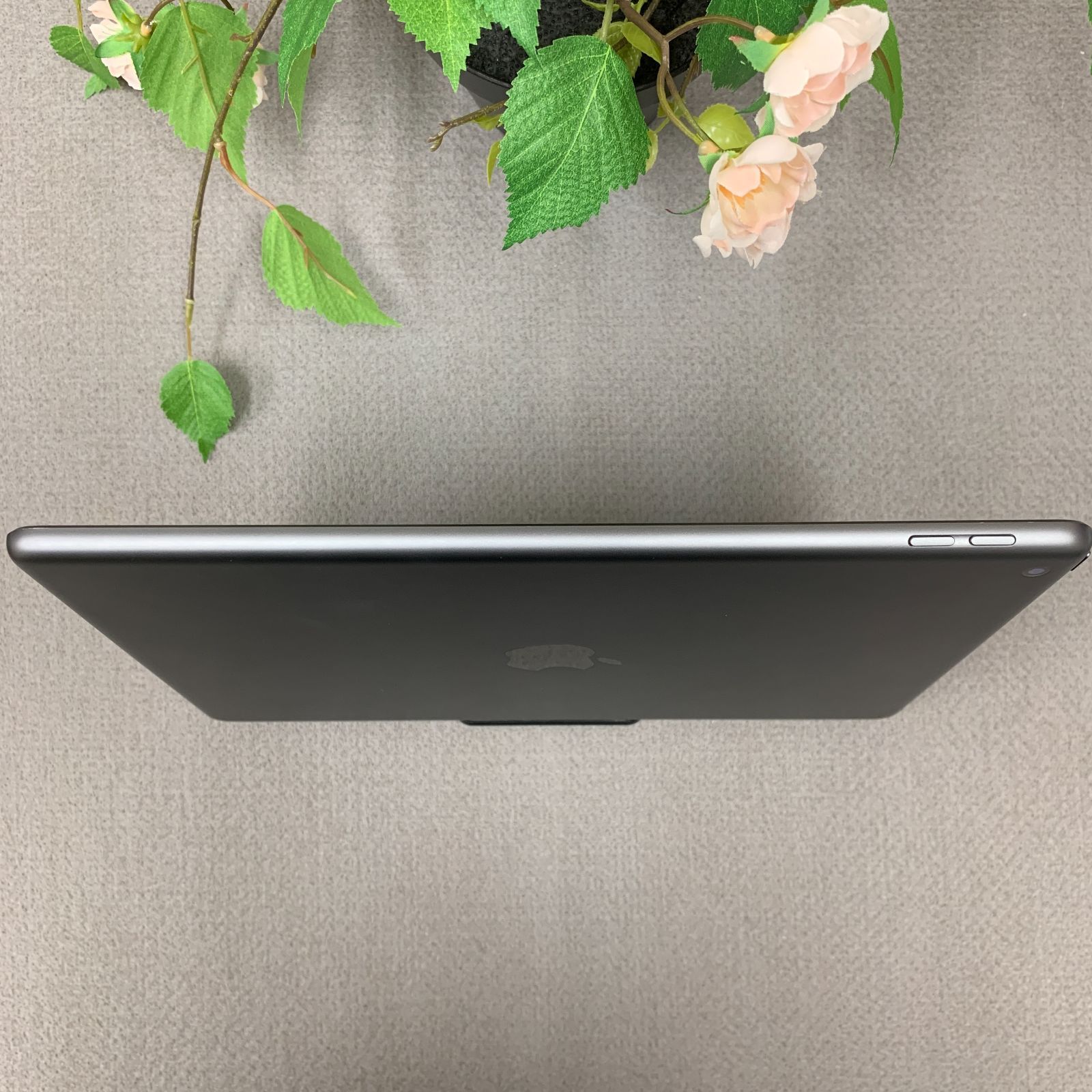 iPad(第8世代) 32GB スペースグレー Wi-Fiモデル - メルカリ