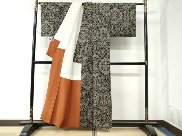 平和屋着物○本場大島紬 9マルキ 葡萄更紗花唐草文 正絹 逸品