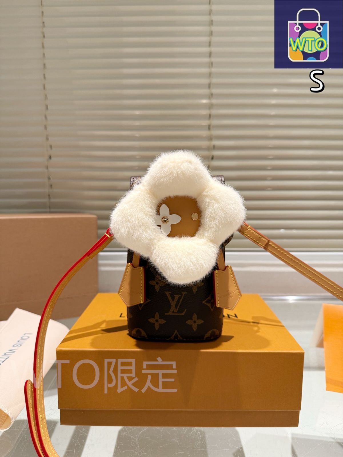 今日特価】LV ルイヴィトン クリスマス限定 Vivian スマートフォン