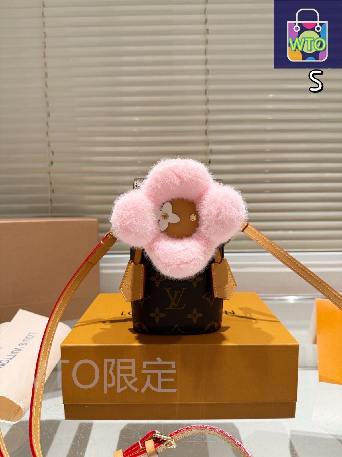 今日特価】LV ルイヴィトン クリスマス限定 Vivian スマートフォン