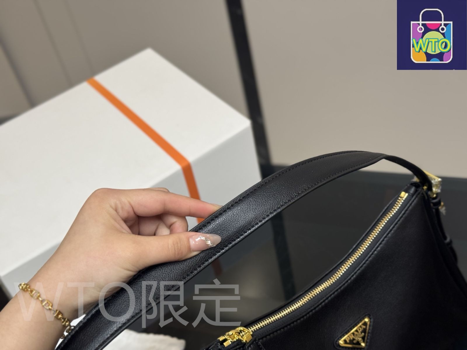 今日特価】Prada プラダ ヴィンテージ ホボ アームポーチ（30×20cm