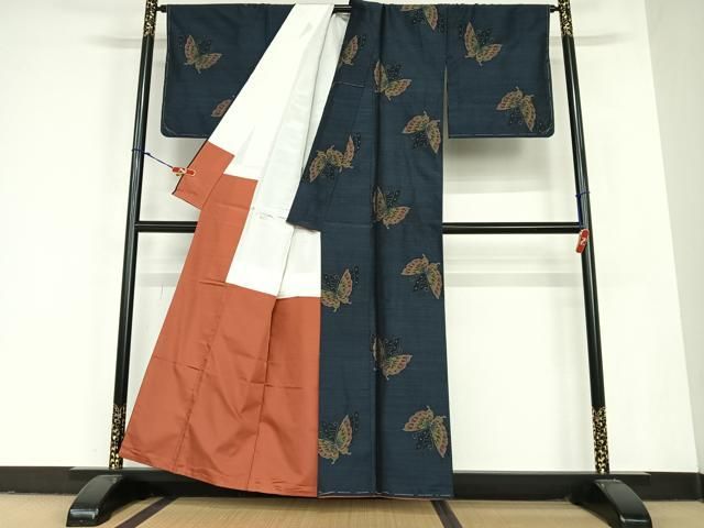 平和屋着物●本場大島紬　舞蝶文　正絹　逸品　未使用　AABC5091zg 平和屋着物○本場大島紬 舞蝶文 正絹 逸品 未使用 AABC5091zg - メルカリ