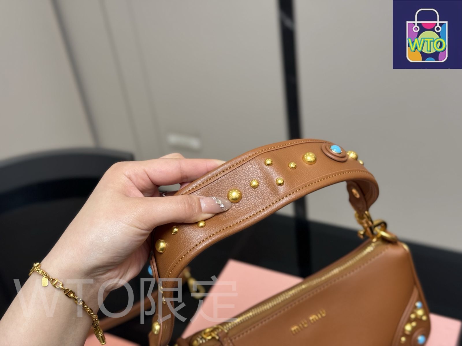 今日特価】MiuMiu ミュウミュウ 法棍バッグ（24×14cm） - メルカリ